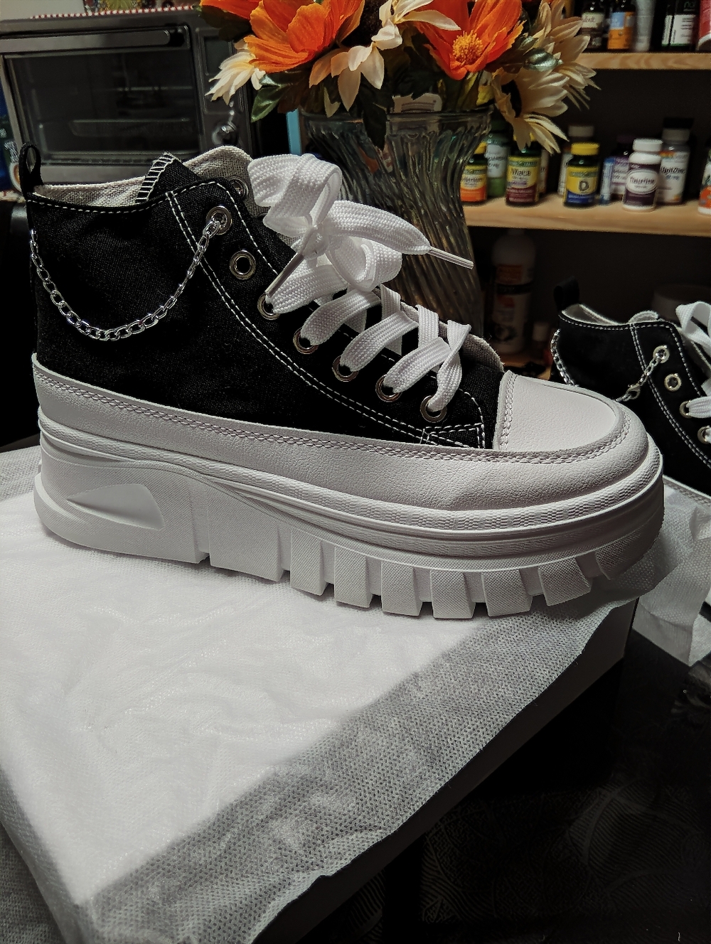 Black Platform High-Top Sneakers for Women - Casual Street Style - Picture 3 of 8